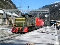 Lokwechsel am Brenner. Diesel-Lok 245-6089 zieht die abgeb�gelte und vom Zug abgekuppelte Lok �ber das italienische Schienennetz. 04.02.06   