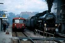 Plandampf 2007. Am 29.09.2007 treffen 38 3199 und eine dreiteilige Schienenbus-Einheit in Steinsfurt aufeinander. Hier bekommt der Begriff  Dampf lok jedenfalls noch seine Bedeutung. Schon bei Ankubft des Zuges war der Bahnhof in eine Qualmwolke geh�llt.