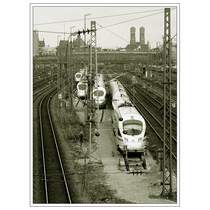 Abgestellt - 

Gleisvorfeld des Münchener Hauptbahnhofes mit diversen ICEs, von der Donnersbergerbrücke aus gesehen. 

06.04.2006 (M)