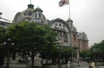 Altes Bahnhofsgeb�ude in Seoul. Bauzeit 1922-1925. Das Geb�ude wurde von der japanischen Regierung w�hrend der Besatzungszeit erstellt. Der Baustil erinnert an europ�ische Bahnhofsbauten des 19. Jahrhunderts. Heute ist der Bahnhof geschlossen, er wurde 1988 durch einen Neubau abgel�st. Aufnahme 5.6.2007