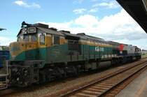 Zwei Dieselloks im Bahnhof Andong/S�dkorea Aufnahme 9.6.2007