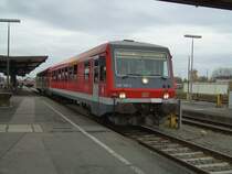 Der Triebwagen BR 928 593-3 am 30.10.2007 in M�hldorf.