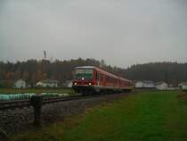 Der Triebwagen BR 628 576-1 am 30.10.2007 bei der ausfahrt aus T��ling in Richtung Burghausen. 