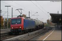 481 003-2 zieht am Nachmittag des 29.10.07 einen Kesselwagenzug durch den S-Bahn-Haltepunkt Stuttgart-Untert�rkheim in Richtung Stuttgart-Kornwestheim.