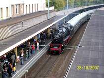 BR 41 mit einem Sonderzug zum Br�ckenfest in Wuppertal Hbf am 28.10.2007