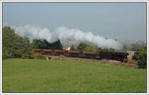 11.10.2007 - erster Plandampftag im Werratal: Mit Volldampf nimmt 44 1486 die Steigung zwischen Immelborn und Wernshausen mit einer ca. 900 Tonnen schweren Kies Vorabfuhrin Angriff.

