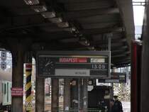 Der Zugzielanzeiger f�r den EuroCity nach Budapest Keleti p�lyaudvar im Bahnhof �t�rovo. Aufgenommen am 23.10.2007