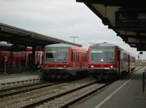 Der Triebwagen BR 628 570-5 nach Landshut HBF und der Triebwagen BR 928 627-9 nach Simbach am Inn. (30.10.2007 M�hldorf)  
