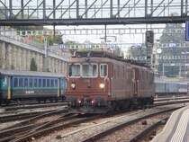 Zwei Re 4/4 der BLS auf Rangierfahrt in Spiez am 3.11.2007