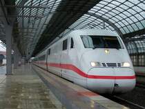 ICE-2 nach K�ln/Bonn-Flughafen und K�ln Hbf. Aufgenommen am 30.Oktober 2007 in Berlin-Spandau.