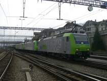 4 BLS Traxx bei der Einfahrt in Spiez am 03.11.2007 mit einem G�terzug.