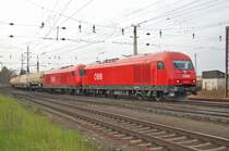 2016 072 + 2016 075 haben am 03.11.2007
mit Kesselwagen vom Passauer Ast kommend den Welser Hbf erreicht.
Dort war f�r das Herculestandem Endstation,
es wurde durch einen Taurus ersetzt.
