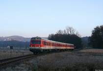 Nebenbahn Neunkirchen (am Sand) - Simmelsdorf-H�ttenbach:
K�nftiger Museums-VT 614 005/006 in  Pop-Lackierung , verl�sst am Morgen den Bahnhof Simmelsdorf-H�ttenbach. November 2007