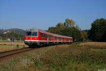 Nebenbahn Neunkirchen (am Sand) - Simmelsdorf-H�ttenbach: 614 021/022 im Oktober 2007 kurz nach Verlassen des Endbahnhofs Simmelsdorf-H�ttenbach, auf dem R�ckweg nach N�rnberg Hbf.
