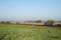 101 016  (Unicef) mit IC 2201 vor Mammendorf (07.10.2007)