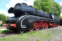 Die 10er, die f�r mich sch�nste Maschine, die je auf Schienen gelaufen ist, habe ich mal glattgeb�gelt, so gut es am PC ging. Es sind fast alle Beulen drau�en.