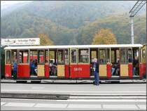 Noch eine letzte Zigarette, bevor die T�ren verschlossen werden.
Wilderwil (12.10.2007)