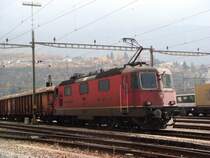 Schub-und Bremslok des Holzschnitzelzuges war die Re 4/4 II 11292. Brig am 6.11.2007.