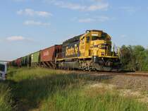 Die BNSF Lok 6942 tr�gt noch die Santa Fe Lackierung, als ich sie am 5.11.2007 in Sealy (bei Houston, Texas) fotografierte.