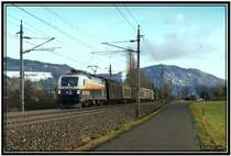 A1 Werbelok 1116 280 f�hrt mit einem G�terzug in Richtung Leoben.
Fotografiert in Niklasdorf
7.11.2007