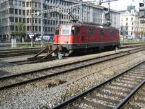Ein E-Lok in St. Gallen, vor wenigen Minuten wurden ihre Scheiben geputzt und ges�ubert. Aufgenommen am 29.10. (Kann mir jmd. die Bauart mitteilen, dann kann ich es noch hinzuf�gen)