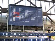 Tafel f�r die n�chsten Reisem�glichkeiten in St. Gallen.