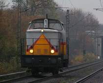 Im miesen Herbstwetter rauscht diese Lokomtive durch Ratingen. Das Foto stammt vom 05.11.2007