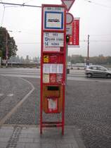 Eine Stra�enbahnhaltestelle in Bratislava. Aufgenommen am 25.10.2007