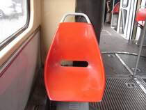 Das sind die Sitzpl�tze in einer Stra�enbahn in Bratislava. Die sollte man wieder �berall einf�hren. Aufgenommen am 25.10.2007