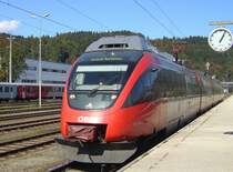 Der Triebwagen der BR 4024 082-2 am 29.09.2007 bei der Einfahrt in Kufstein.
