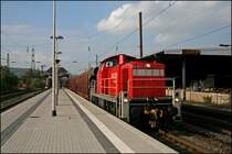 Im Gegensatz zum 03.10.07 ist der 04.10.07 ein sch�ner Sonniger Tag: 294 874 f�hrt mit einen R�hrenzug von Kreuztal-Ferndorf zum G�terbahnhof Kreuztal.