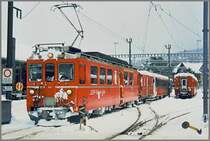 ABe 4/4 487 im Bahnhof Chur, der im Moment genau so verschneit aussieht. (Archiv 02/92)