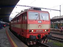 BR 263 005-1 mit Os nach Nov� Z�mky im Bahnhof Bratislava hlavn� stanica am 25.10.2007.