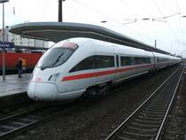 ICE 1759  Rathenow  K�ln-Dresden ,mit TK 411 5770 ,Mittelwagen 411 677-8, 777-6, 877-4,BordRestaurant 277-7,Mittelwagen 177-9 und TK 411 077-1 (aufgeb�gelt)im Schub in Bochum Hbf.(11.11.2007) 