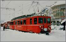 Auch in Chur gabs fr�her schon viel Schnee. Noch vor der Stromumstellung k�mpft sich der Arosabahntriebwagen ABDe 4/4 481 durch die Schneemassen auf dem Bahnhofplatz. (Archiv 12/96)