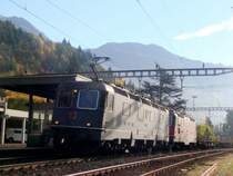 Re 10/10 im Morgenlicht des 2.11.2007 mit leerem GZ bei Faido nordw�rts fahrend.