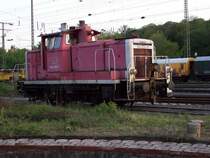 Eine der letzten orientroten V60 in Koblenz-L�tzel. Allzuviele in dieser Farbgebung d�rfte es nicht mehr geben. Die Frist dieser Lok l�uft auch schon bald ab.