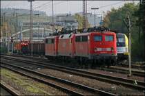 RailioN trifft Privat. 140 601, 152 067 und ES64U2-014 warten auf die neuen Aufgaben. W�hrend sich die 151 005 auf die n�chste Fahrt vorbereitet, rollt die Lok 45 der KSW mit ihrer �bergabe auf dem Nebengeleis vorbei. (04.10.07)