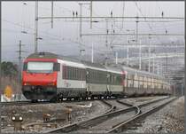 DS IC 2000 mit Zusatzmodul verl�sst Landquart Richtung Z�rich HB.
(12.11.2007)