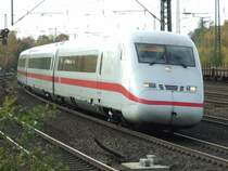 Ein ICE 2 f�hrt am Hp BO-Ehrenfeld in Richtung Dortmund vorbei (31.10.2007)