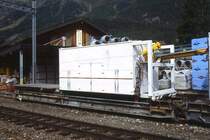 RhB - P 10123 am 22.08.2007 in Zernez - privater Baudienst-Container-Tragwagen 4-achsig - Baujahr 1942 - SIG - Gewicht 18,10t - Zuladung 29,00t - L�P 12,70m - zul�ssige Geschwindigkeit 60 km/h - �=25.09.1989 - Lebenslauf: ex P (O1) 8313 HOWAG - 1960 RhB OR6 8313 auf BM - 1969 Ua 8313 - 03/2000 ausr. - 04/2004 P 10123 Fa. Laich
