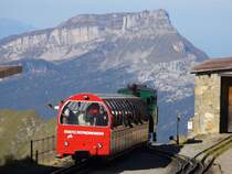 BRB - Personenzug mit Dampflok H 2/3 13 bei der Einfahrt in denn Gipfelbahnhof auf dem Brienzer Rothorn am 13.09.2007