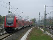 Der RE4 nach Ludwigsfelde bei Berlin-S�dkreuz. Aufgenommen an einem Herbstabend im Oktober 2007.