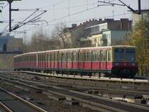 Bei so vielen T�ren die die S-Bahnen der S-Bahn-Berlin haben, kann man sich leicht verz�hlen. Aufgenommen wurde die S75 bei Berlin Hbf.