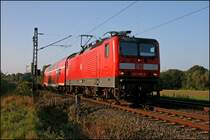Die D�sseldorfer 143 588 gl�nzt mit ihrer sauberen Seitenwand in der Abendsonne bei Hohenlimburg. Sie bringt die RB56 (RB 39645)  DER ISERLOHNER  nach Iserlohn. (06.10.07)