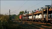 Nachschuss auf die 185 238, die hier mit sch�ner Fracht am Haken;-) zur K�ste unterwegs ist.