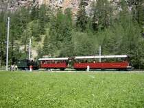 Auf freier Strecke musste der Sonderzug w�hrend einer Dampfsonderfahrt mit der Lok  Breithorn  einige Zugbegegnungen abwarten. Zeit, um sich die Beine etwas zu vertreten. 05.08.07  