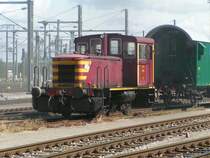 Diesellok der Museumsbahn  Train 1900  vor einem Gep�ckwagen aus fr�heren Zeiten im Bahnhof von P�tange. 19.09.04 