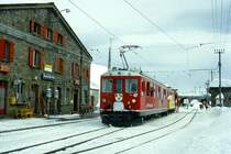 RhB Schneer�um-Extrazug f�r GRAUB�NDEN TOURS 4466 von Alp Gr�m nach Ospizio Bernina an 01.03.1997 in Ospizio Bernina mit Triebwagen ABe 4/4 II 47 - B� 2091 - X 9132
