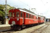 RhB Fotobegleit-Extrazug f�r RH�TIA INCOMING 9966 von Ospizio Bernina nach km 20,400 am 26.08.1995 in Ospizio Bernina mit Triebwagen ABe 4/4 I 34 - ABe 4/4 I 30. Hinweis: Triebwagen noch in roter Lackierung!
